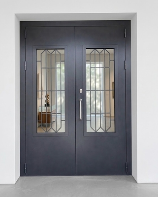 Двупольная остекленная дверь с решетками